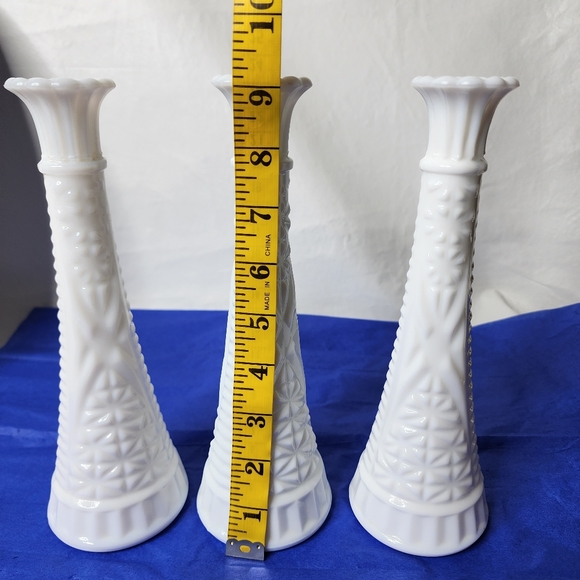 Vintage Milk Glass Bud Vases White Stars and Bars Pattern Set of 3 - Picture 7 of 15